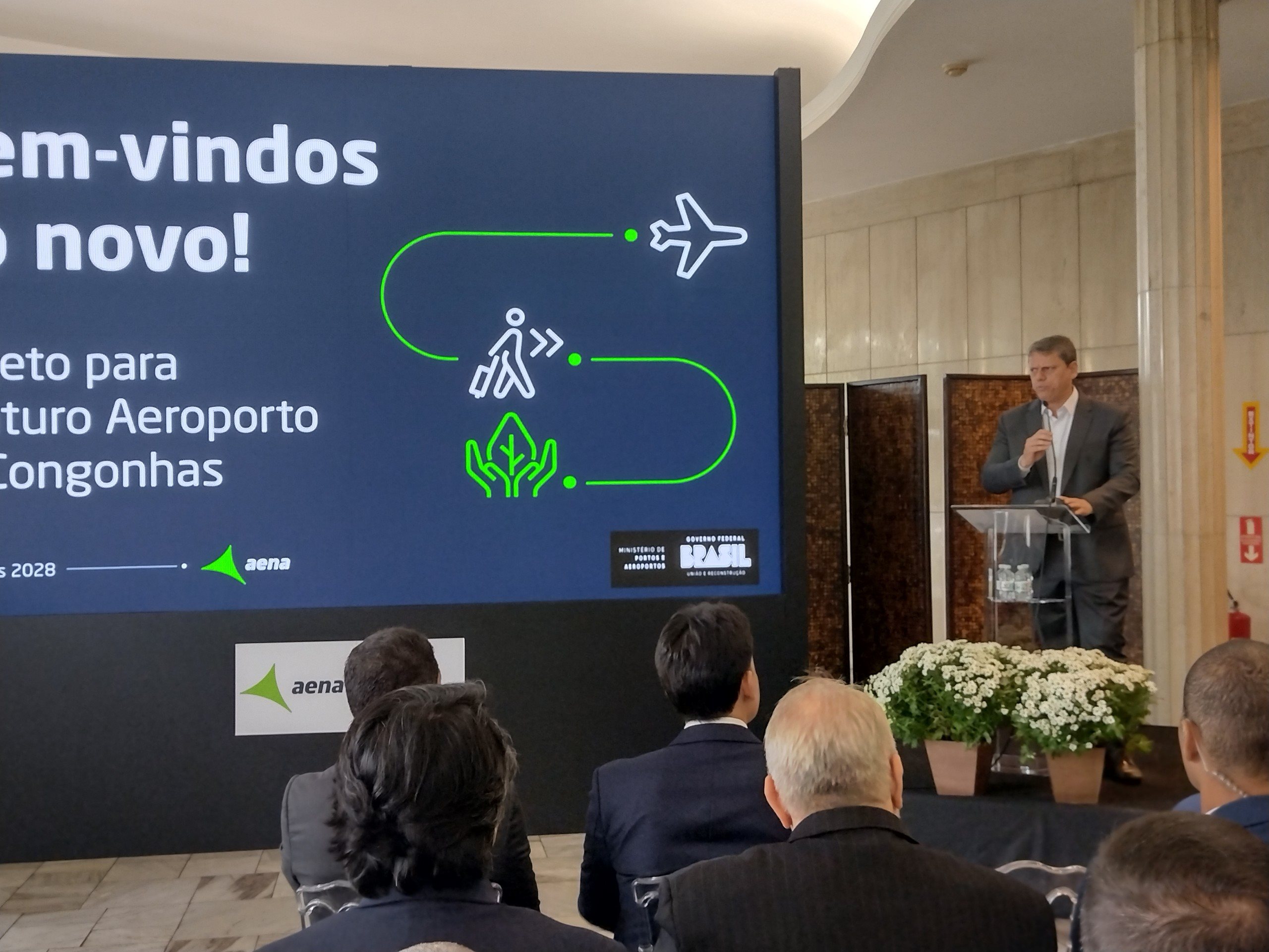 Governador Tarcísio de Freitas defendeu as concessões de Aeroportos para a iniciativa privada
