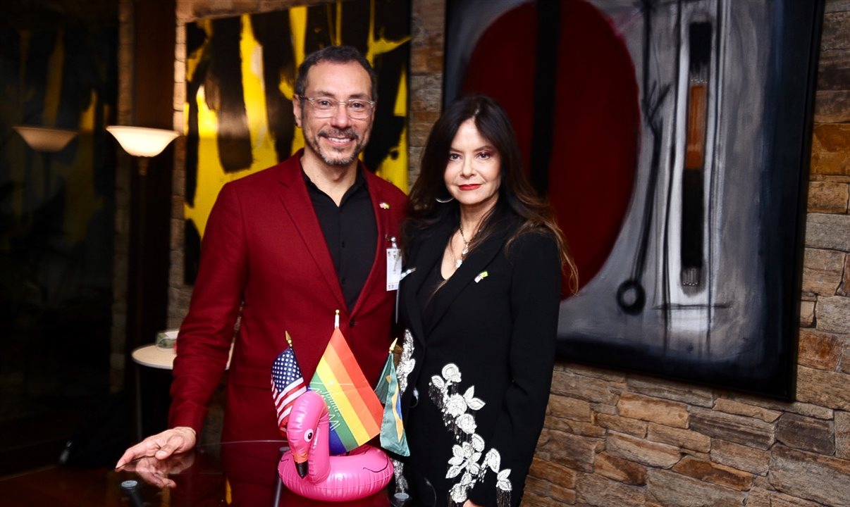 Dan Rios, diretor de Marketing LGBTQ+ do GMCVB, e Carolyn Corrigan, diretora de Vendas para América Latina e Caribe do GMCVB