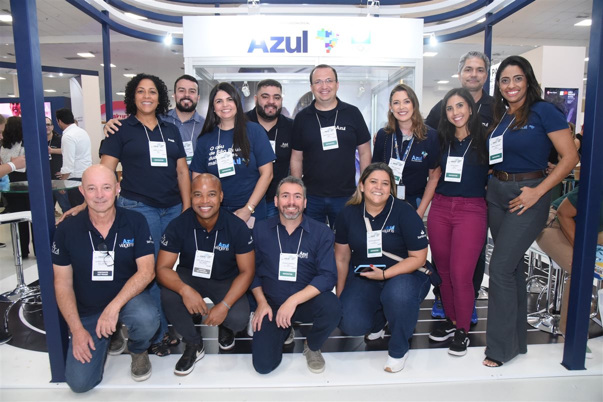 Equipe Azul e Azul Viagens na Abav TravelSP