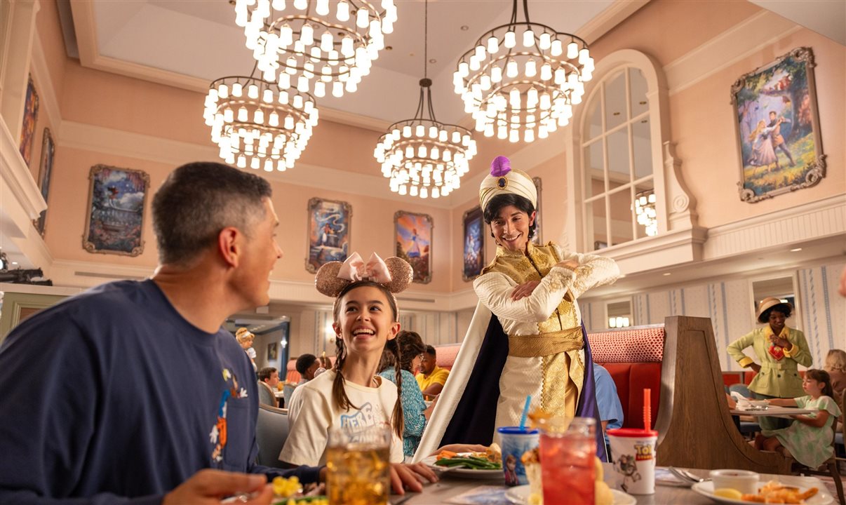 1900 Park Fare conta com novas decorações e experiências com personagens, como Aladdin