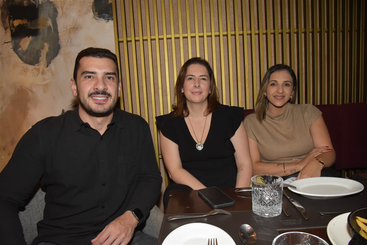 Fabio Souza, Deborah Calazans e Andressa Silva, da Voll