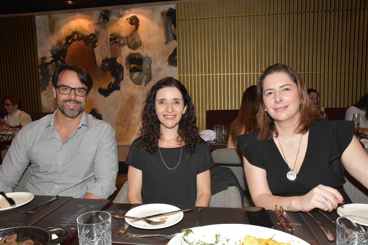 Eduardo Vasconcellos, da Voll, Viviane Parrini, da Arcos Dourados, e Deborah Calazans, da Voll