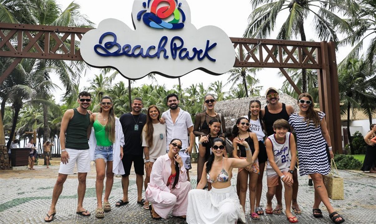 Grupo de artistas se divertiu no Beach Park neste fim de semana