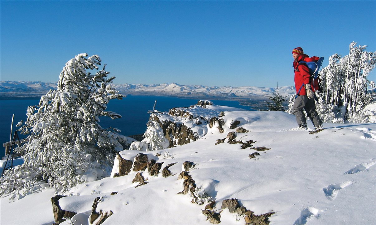 Pacotes têm espaço exclusivo em um dos principais centros de neve de Bariloche e dólar reduzido para destinos na América do Sul