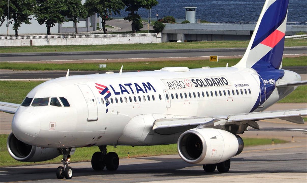 Há 11 anos, o programa Avião Solidário coloca a conectividade da Latam a serviço da sociedade brasileira em emergências de saúde, meio ambiente e catástrofes