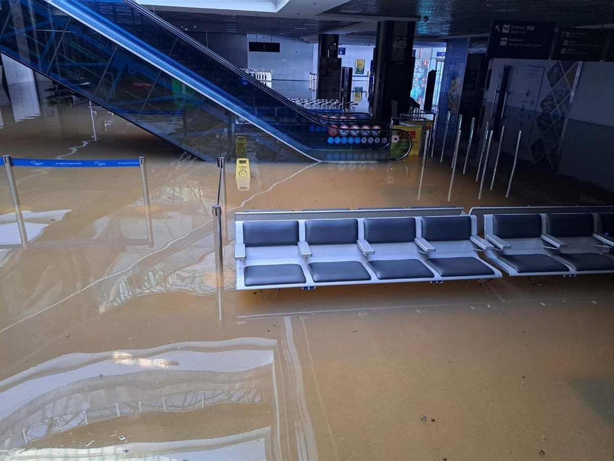 Aeroporto Salgado Filho sofre consequências da enchente em Porto Alegre