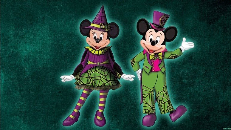 Mickey e Minnie estão prontos para o Halloween