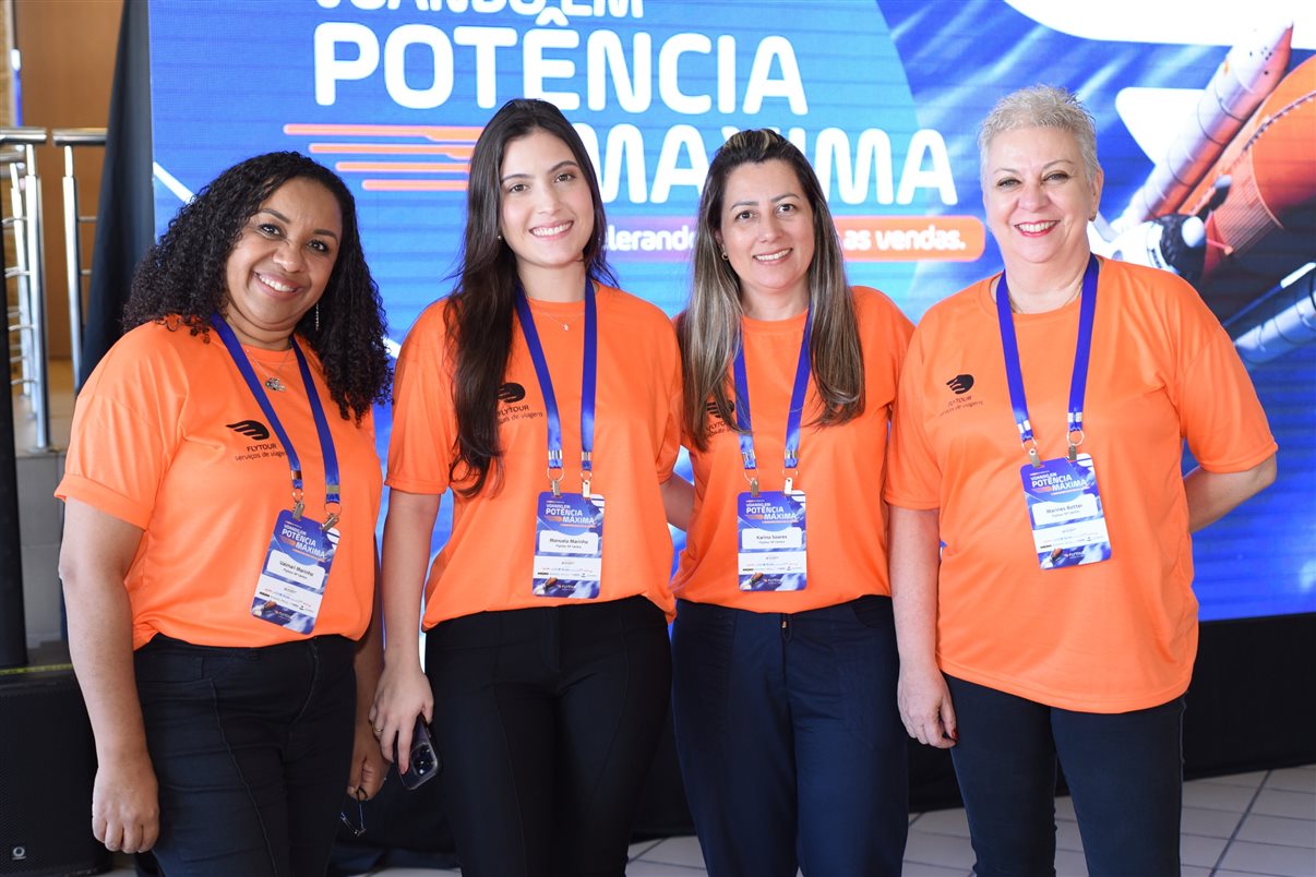 Valmari Marinho, Manuela Marinho, Karina Soares e Marines Botter (Flytour SP Centro) 