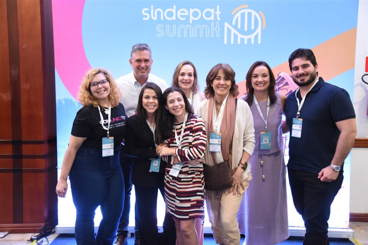 Equipe do Sindepat celebra a realização do quinto Sindepat Summit