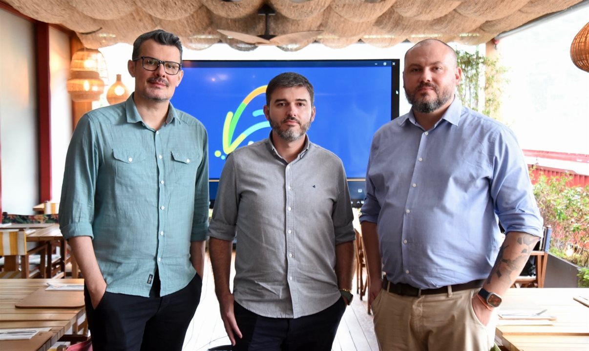 Édson Cândido, diretor de Marketing e Vendas, Alessandro Cunha, CEO, e Paulo Schneider, diretor de Operações