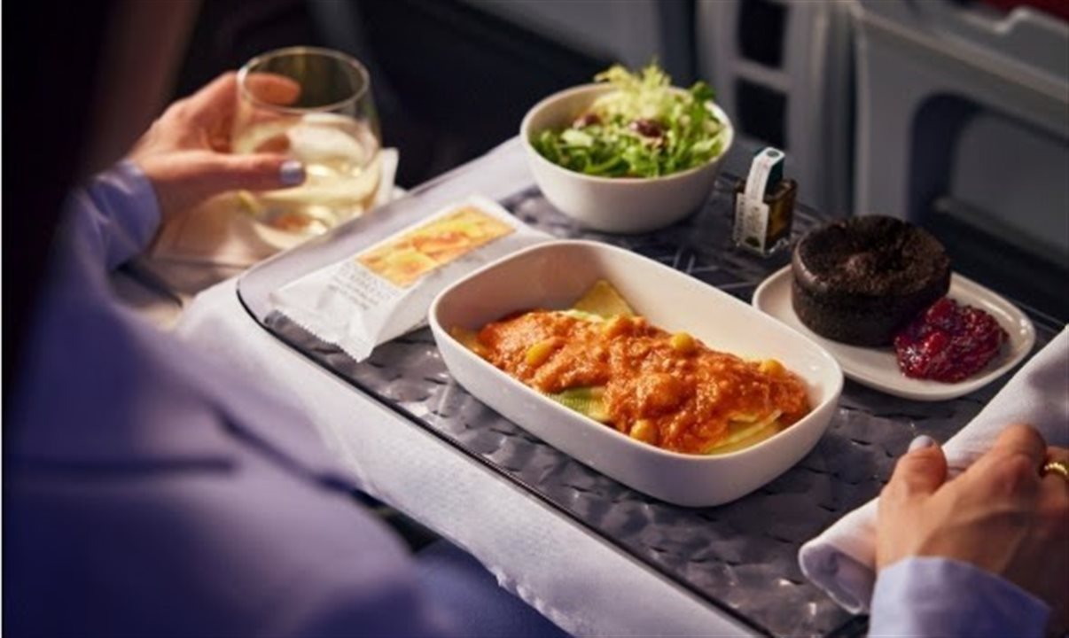 Passageiros Delta Premium Select podem fazer e editar sua escolha de refeições com até 24 horas de antecedência ao voo