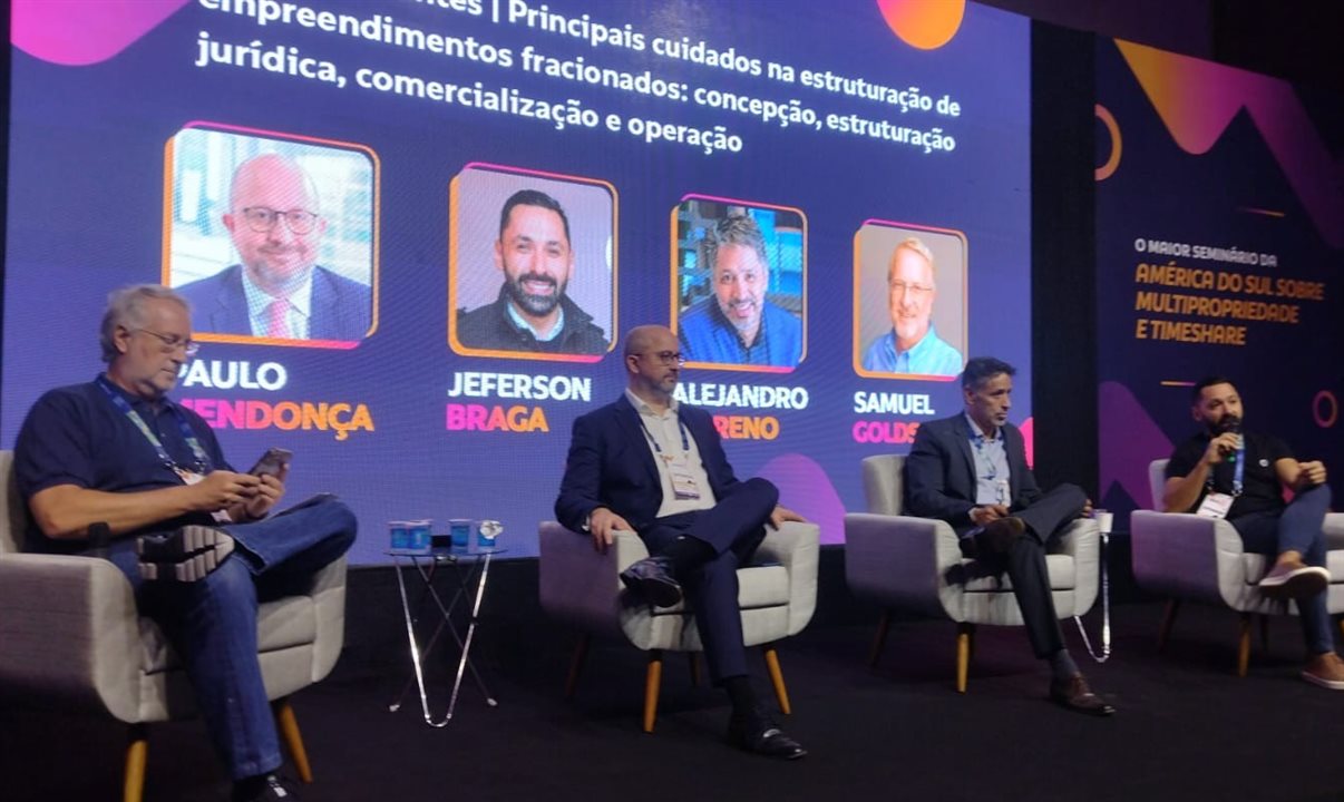 Samuel Goldstein, CEO da Village Itaparica, Paulo Mendonça, da Marrey Mendonça Advogados, Alejandro Moreno, CEO da Trul Hotéis e Jeferson Braga, CEO da OwnTime