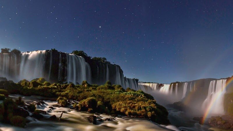 Passeio permite a visitação das Cataratas do Iguaçu durante a noite