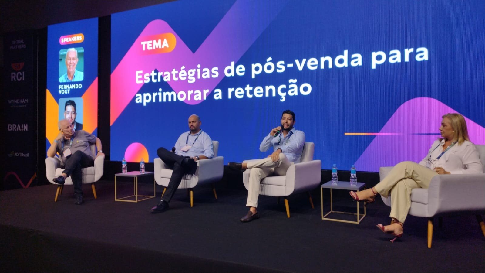 Participaram do 2º painel Fernando Vogt, Diretor-Comercial no Village Itaparica, Rafael Albuquerque, Diretor de Multipropiedade do Hot Beach, Gilson Gratão, Co-fundador da Gav Resorts e Eneuda Lima, Gerente de Pós-Vendas da Tudo Consultoria