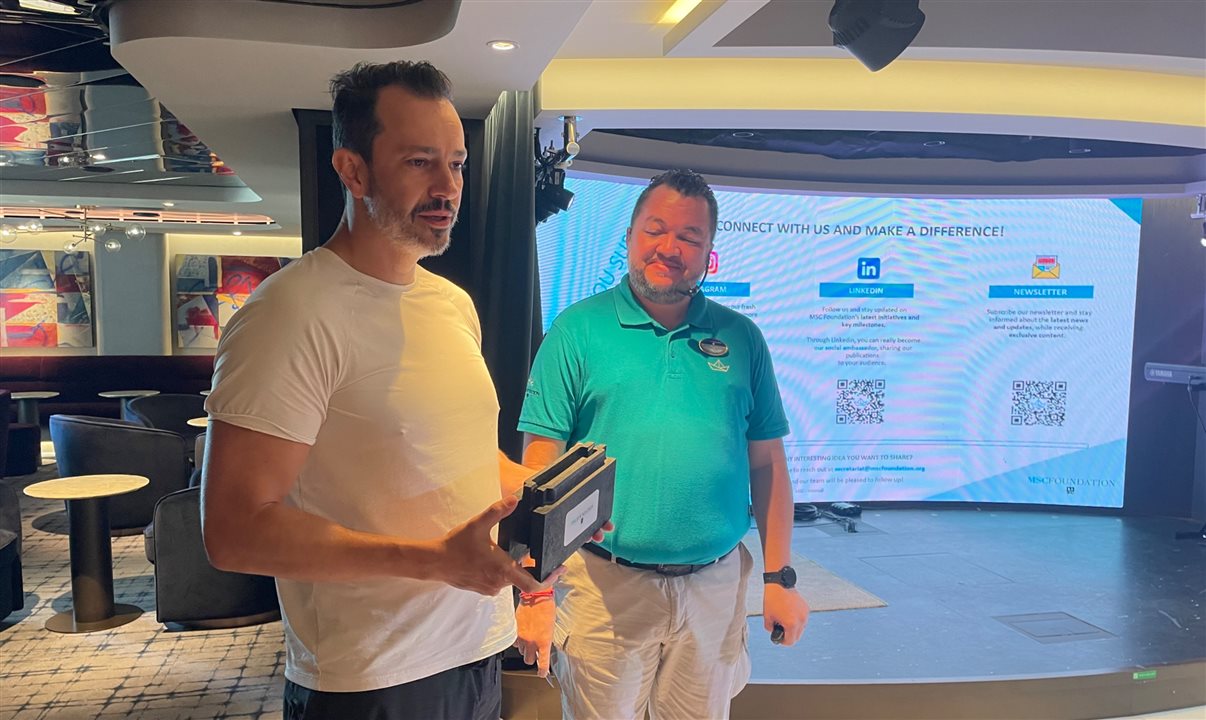 Eduardo Mariano, diretor de Marketing da MSC, explica as obras em Ocean Cay ao lado de Oswaldo Montenegro, da MSC Fundation