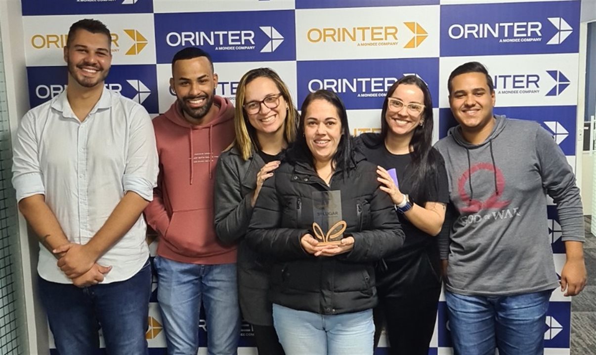 Allan Fernandes, coordenador do First 360 Experience na Orinter, e o time de operações Brasil da operadora