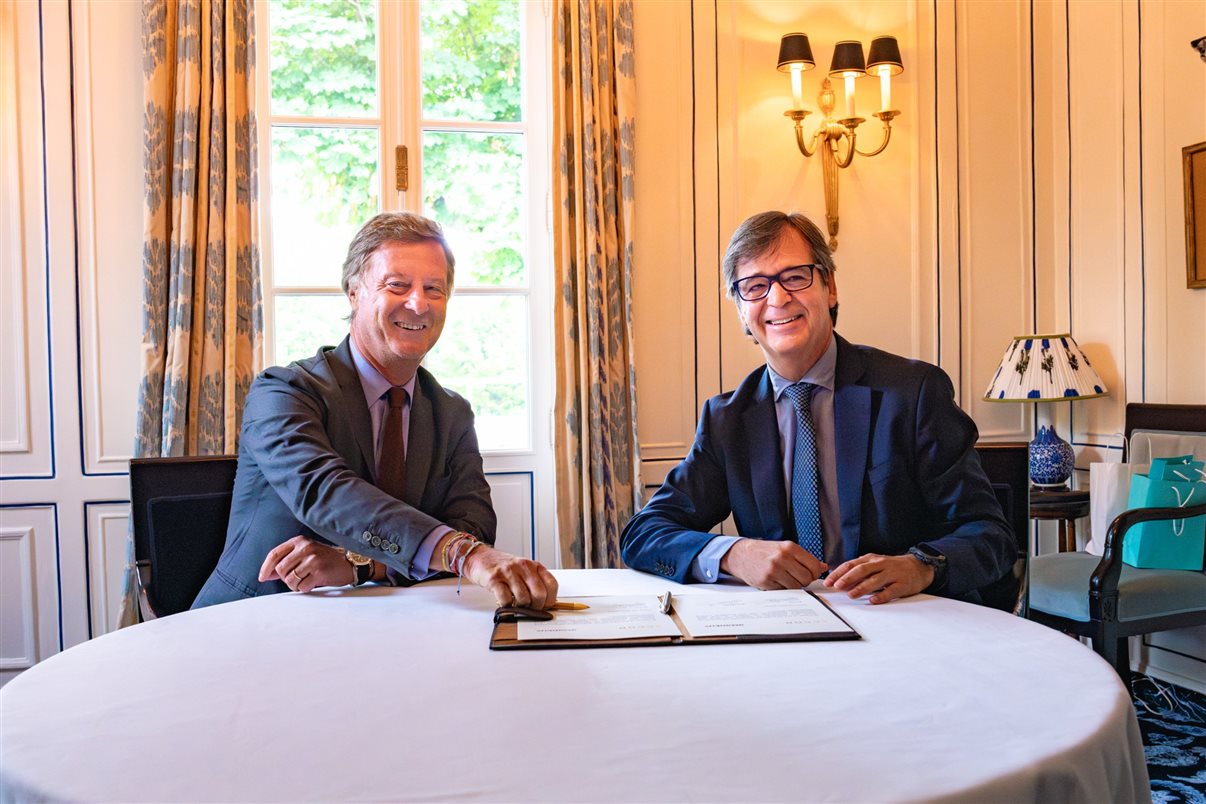 Sébastien Bazin, Presidente e CEO do Grupo Accor (à esquerda), com Luis Maroto, Presidente e CEO da Amadeus
