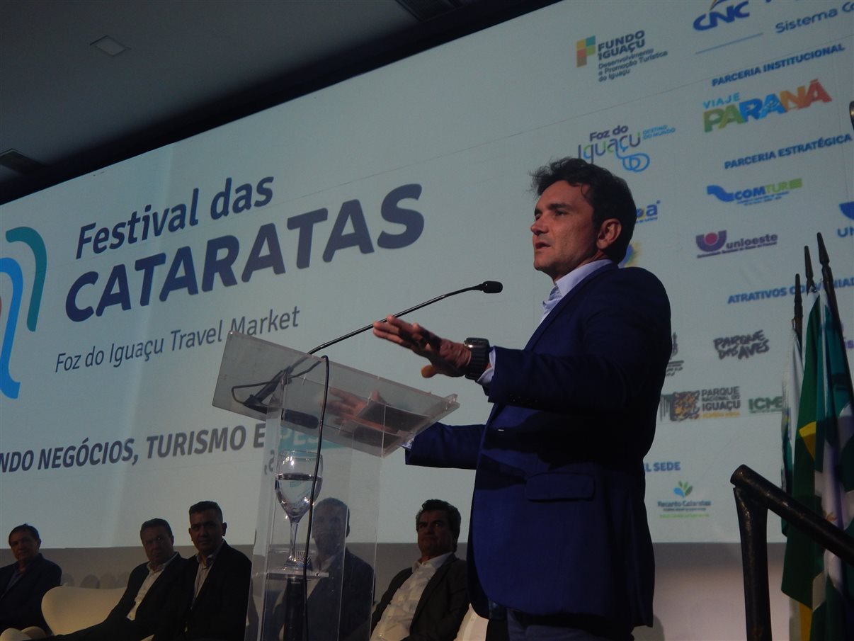 Celso Sabino, ministro do Turismo do Brasil, na abertura do Festival das Cataratas