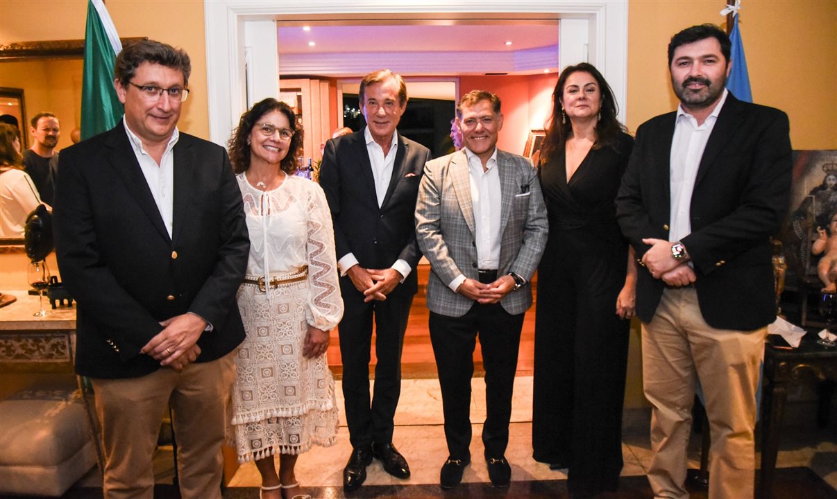 Tiago Raiand (Grupo GEA), Danielle Roman (Interamerican), Luis Maria Kreckler (Cônsul-Geral da República Argentina) Marcelo Capdevilla, Claudia Bagna e Carlos Baptista (Grupo GEA)