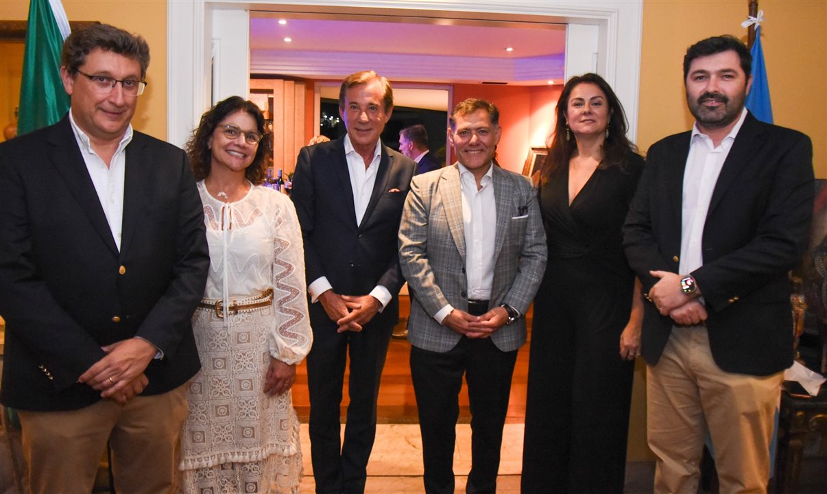 Tiago Raiand (Grupo GEA), Danielle Roman (Interamerican), Luis Maria Kreckler (Cônsul-Geral da República Argentina) Marcelo Capdevilla, Claudia Bagna e Carlos Baptista (Grupo GEA)