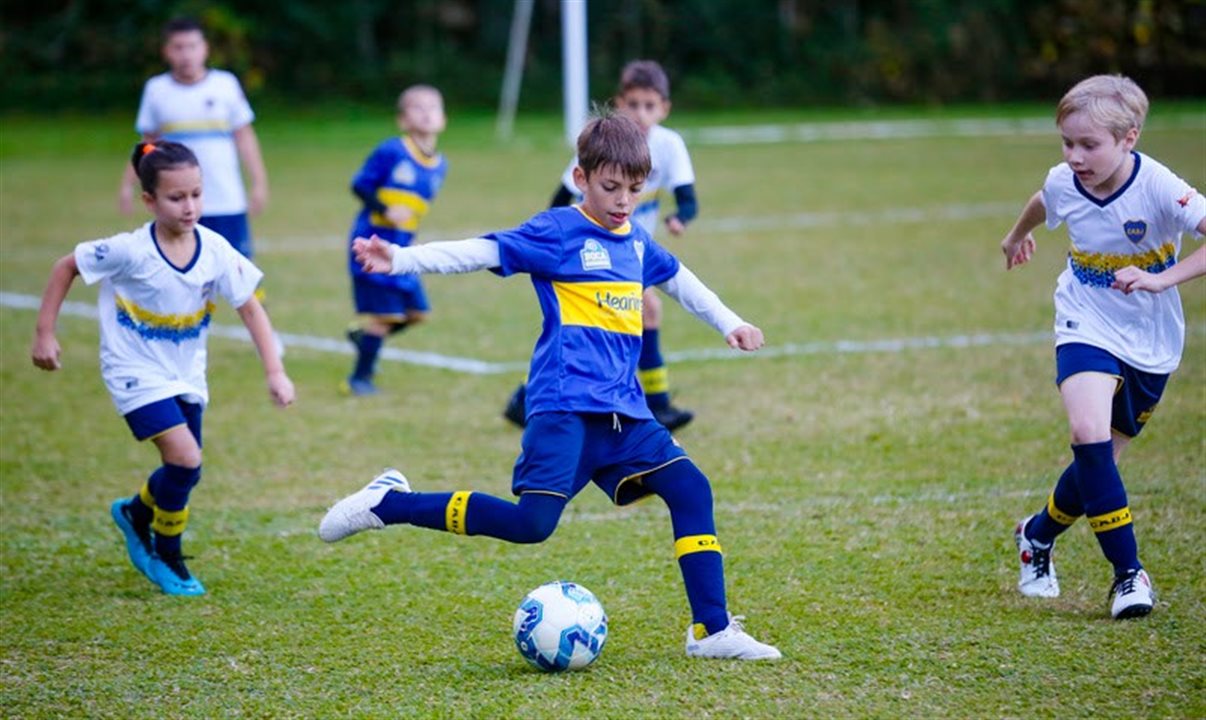 Escola de Futebol do Boca Juniors acontece durante julho e agosto no Tivoli Ecoresort Praia do Forte