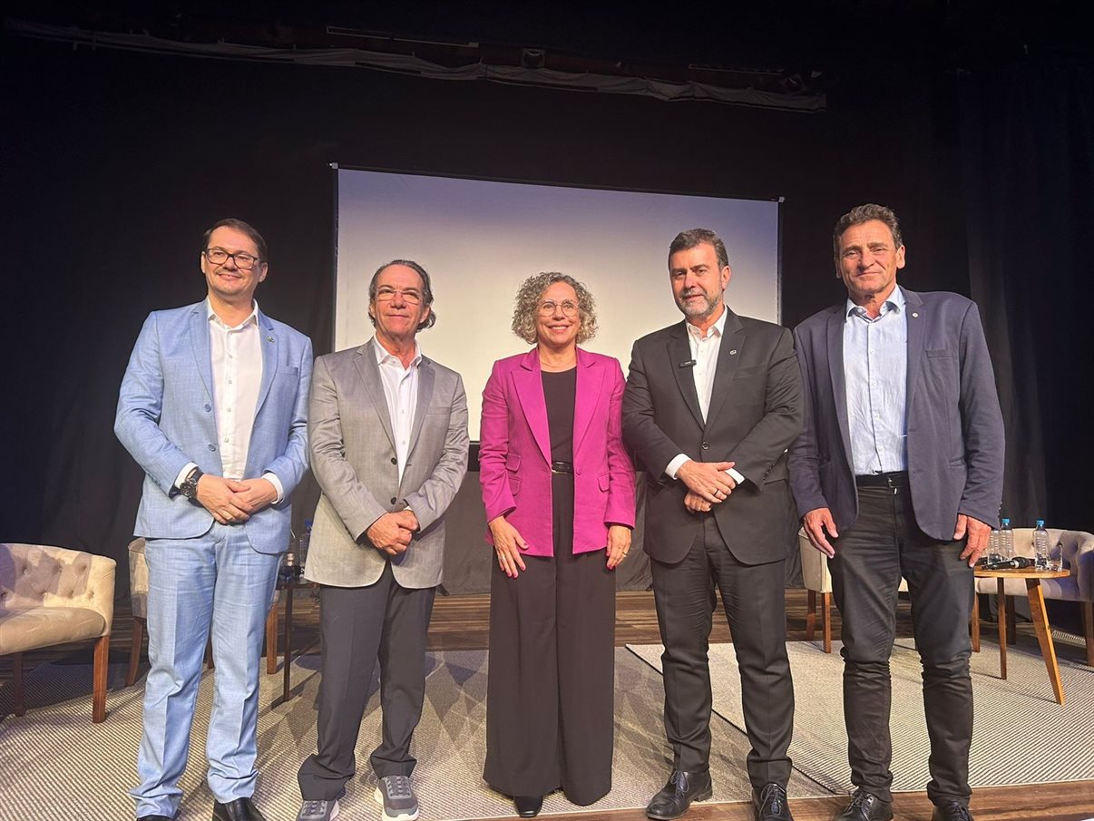 Luciano Boico, da Embratur, Décio Lima, do Sebrae, Ana Paula Lima, deputada federal, Marcelo Freixo, da Embratur, e Milton Zuanazzi, do MTur