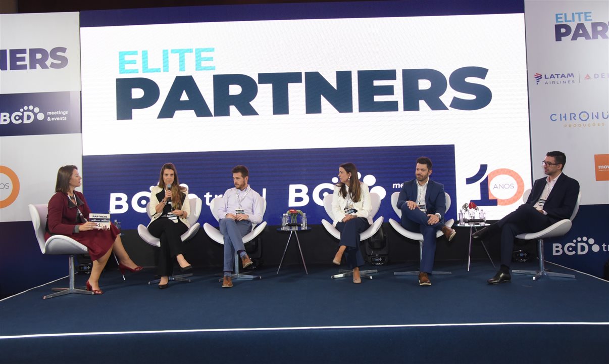 Luana Nogueira (Alagev), Patricia Bircak (Ernst & Young), Danillo Barbizan (Delta Air Lines), Aline Mafra (Latam), João Pin (Lufthansa) e Marcos Marques (BCD Travel) participaram do debate