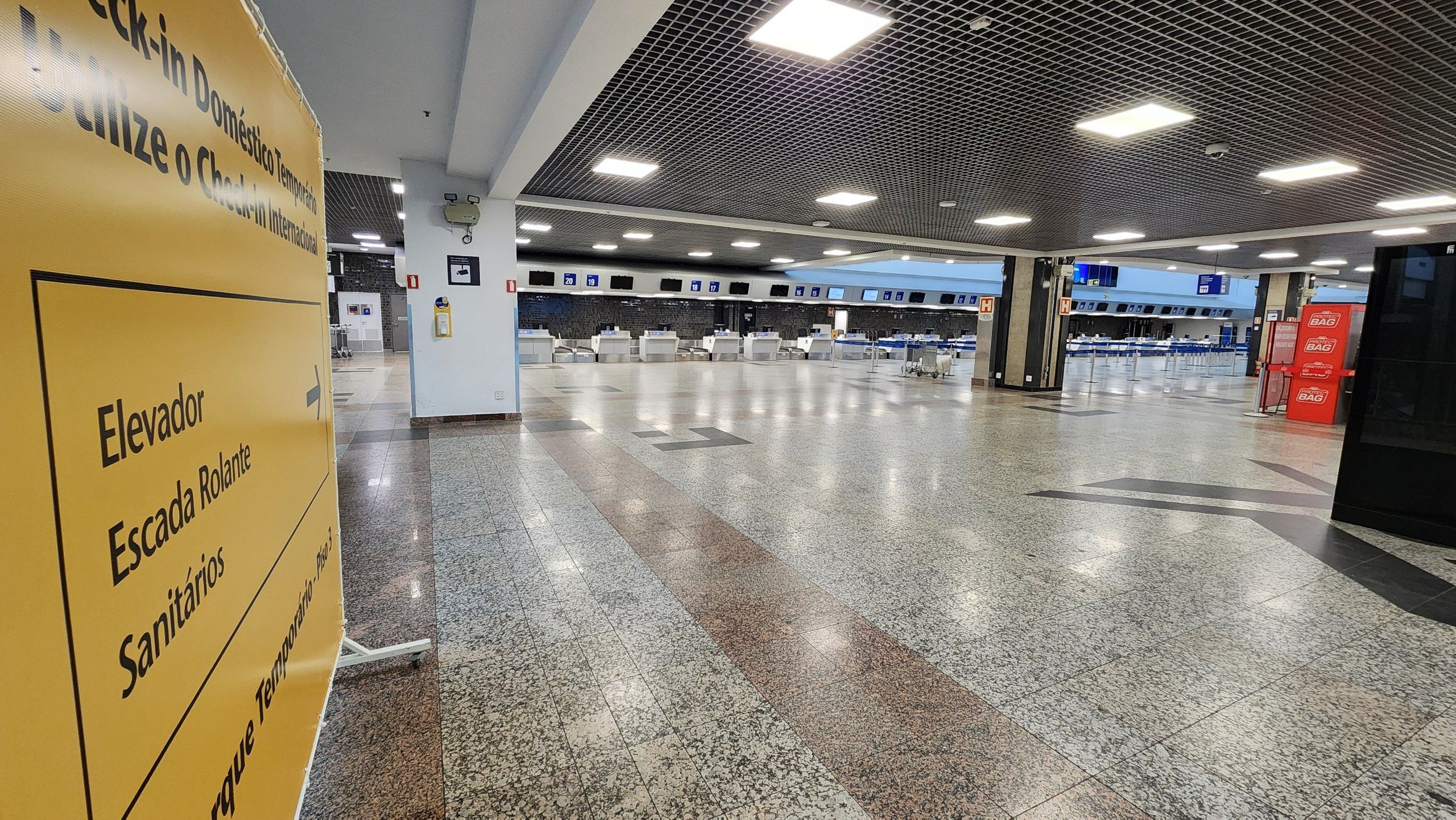 Os passageiros que desembarcam na Base serão transportados até o Aeroporto de Porto Alegre