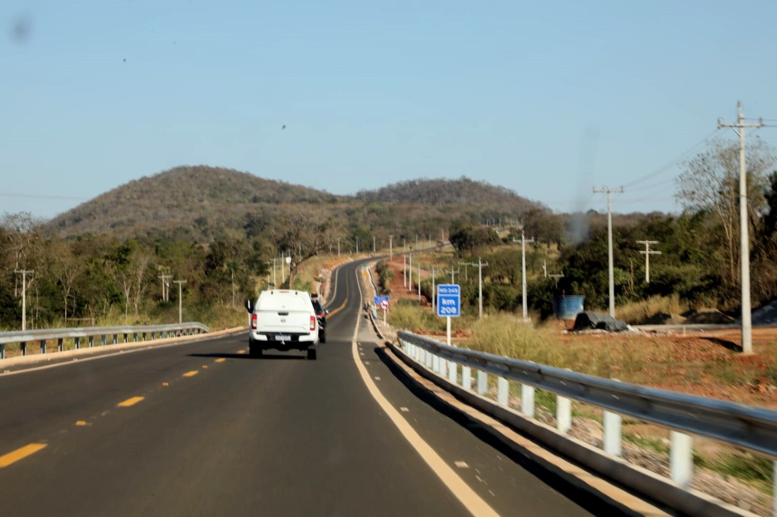 Para quem parte de Campo Grande rumo a Bonito, a rodovia agora asfaltada encurta a viagem em cerca de 80 quilômetros pela BR-262