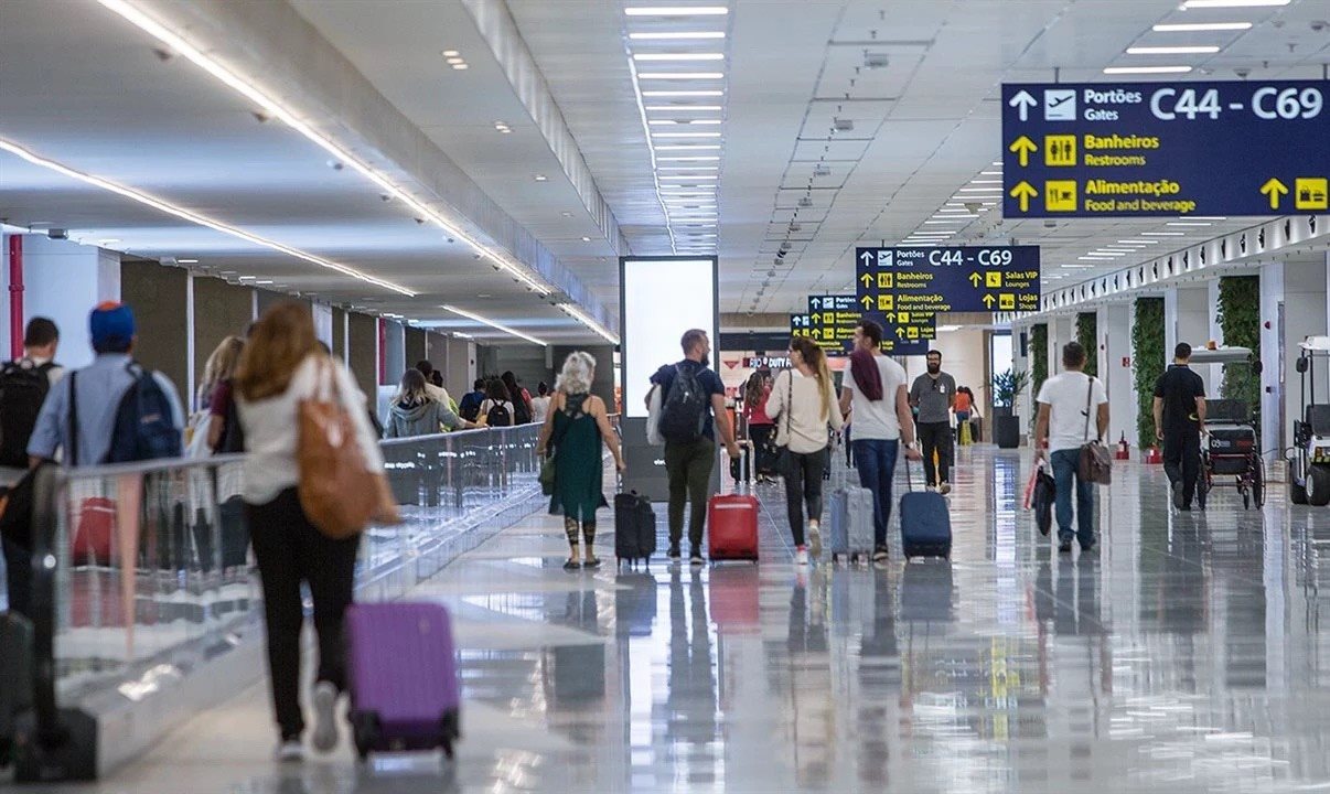 Em comparação com a edição de 2022, isso representa um aumento de 200% no número de viajantes e 130% no volume de pousos e decolagens