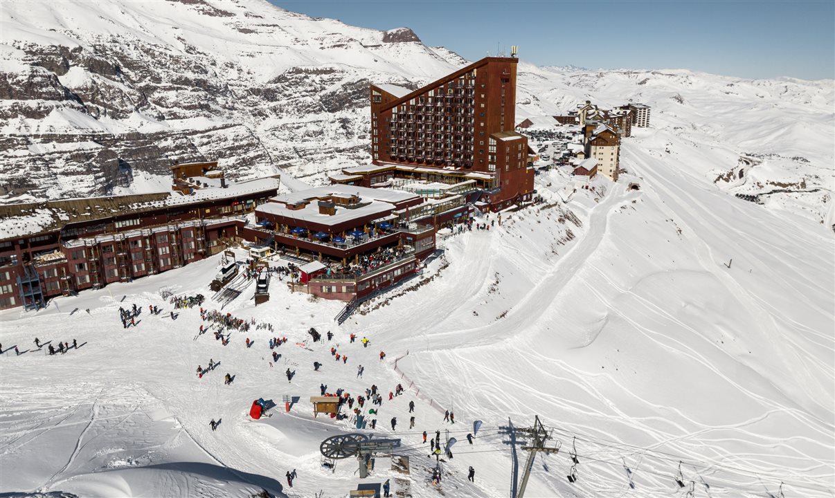 Valle Nevado Ski Resort segue com pistas e teleféricos abertos desde o dia 7 de junho e com expectativa de prolongar a temporada até o fim de setembro