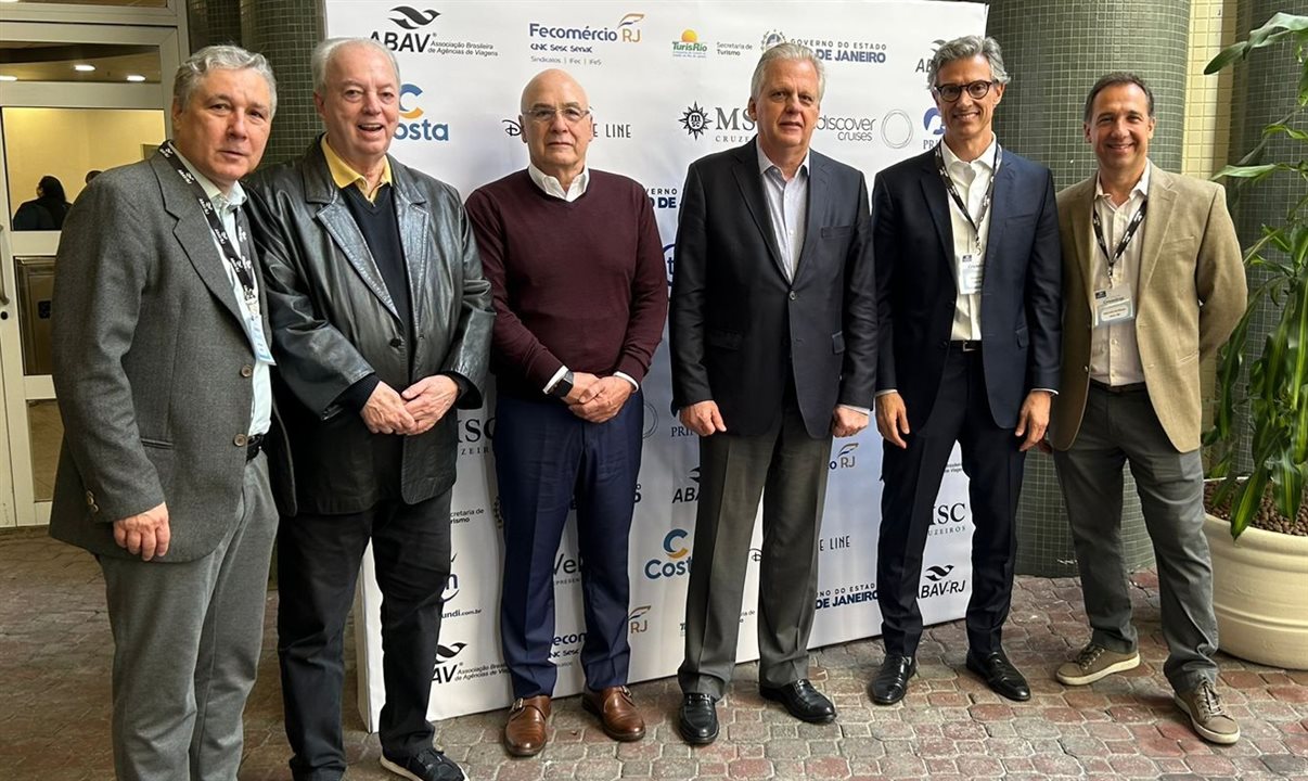 Luiz Strauss, presidente do Sindetur-RJ, Nilo Sergio Felix, subsecretário de Turismo do RJ, Antonio Florêncio de Queiroz Junior, presidente da FecomercioRJ, Edmar Bull, presidente da Copastur, Marco Ferraz, presidente da Clia Brasil, e Marcelo Siciliano, presidente da Abav-RJ