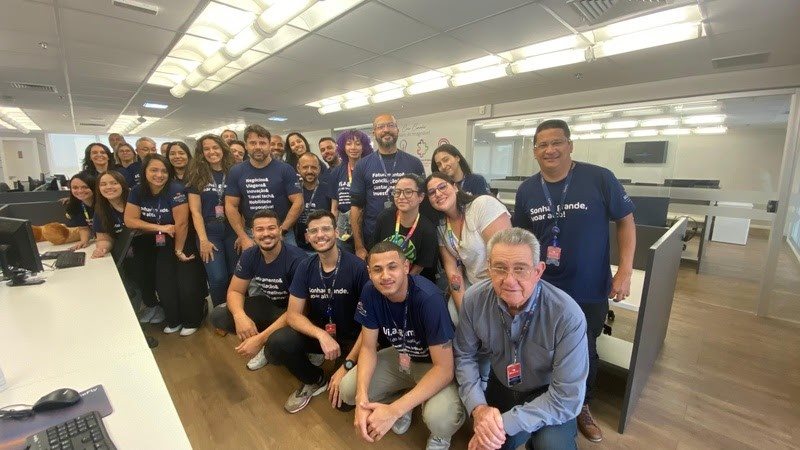 Equipe da Belvitur em nova sede da empresa