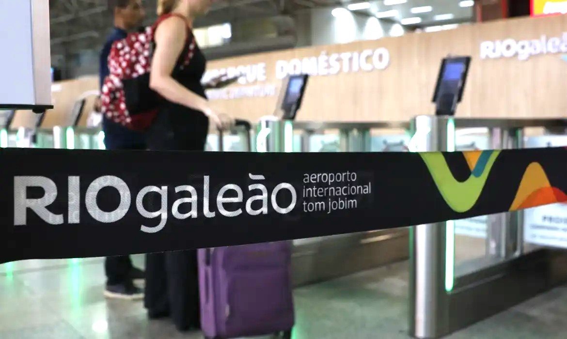 Em 2013, o Galeão foi concedido à iniciativa privada, sendo operado pela Changi Airports, que passou a deter 51% da estrutura