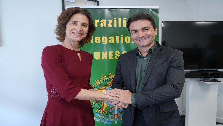 A embaixadora Paula Souza com o ministro Celso Sabino