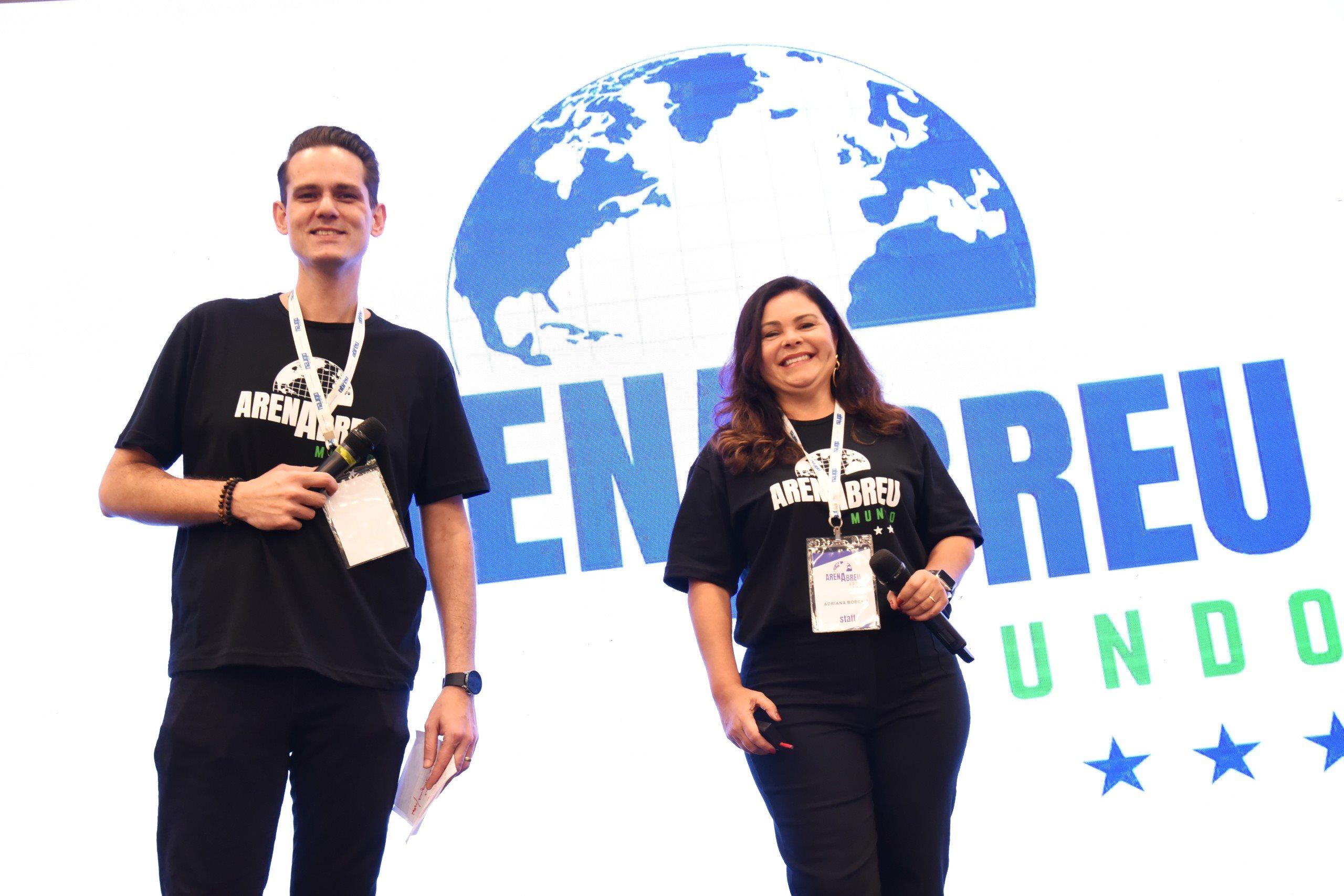 Felipe Cuadrado, diretor de Produtos, e Adriana Boeckh, diretora de Marketing da Abreu