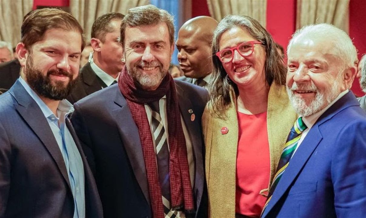 Presidente da Embratur, Marcelo Freixo, com o presidentes do Brasil, Lula, e Gabriel Boric (Chile), e a subsecretária de Turismo do Chile, Verónica Pardo 