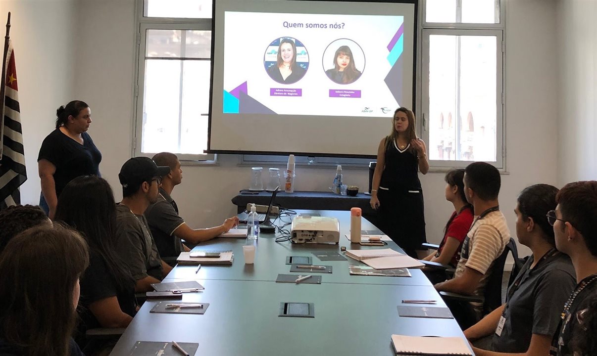 Primeira aula da sexta turma do Construindo o Futuro