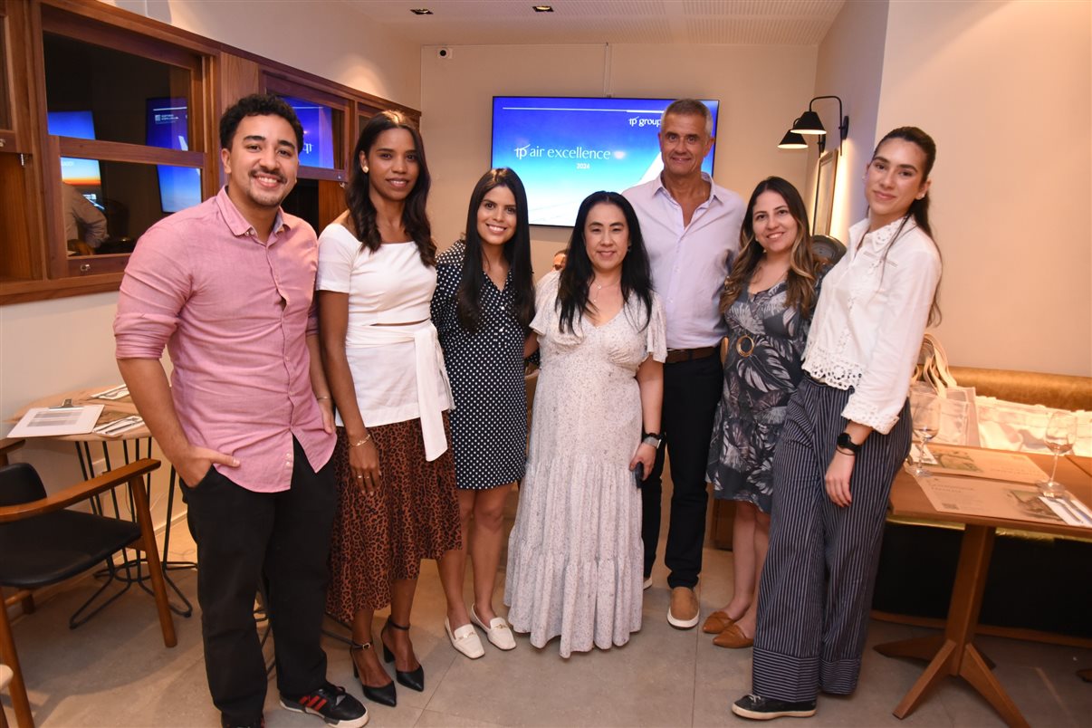 Gabriel Moreno, Francine Araújo, Gabriele Inácio, Renata Yano, Leonardo Mignani, Stephanie Coelho e Sofia Baglioni, da TP Group