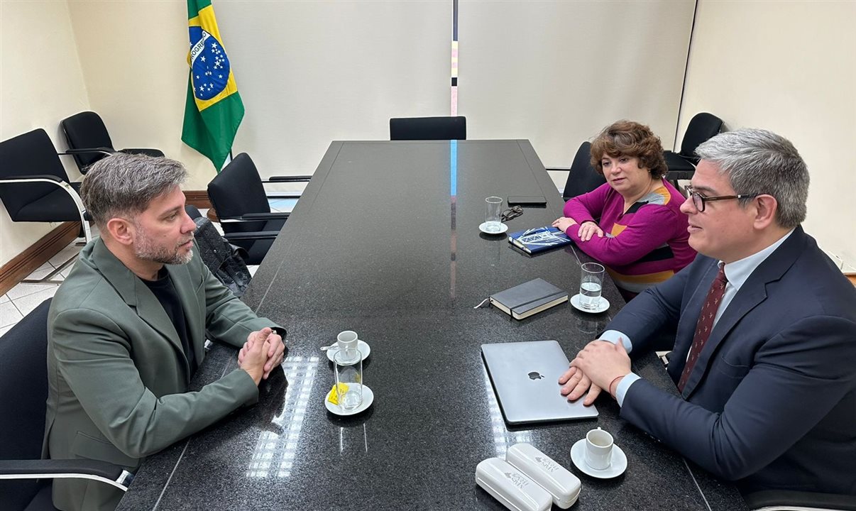 Flávio Valle esteve na embaixada do Brasil no país vizinho para alinhar ações de promoção e parcerias