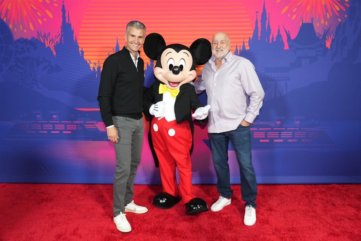 Josh D'Amaro, Mickey e Roy P. Disney