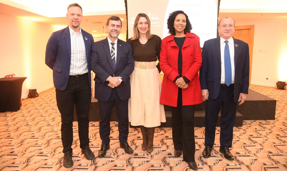 Bruno Reis e Marcelo Freixo, da Embratur, Luciane Leite, da Secretaria de Turismo de São Paulo, Jurema Monteiro, da Abear, e Toni Sando, do Visite São Paulo Covention Bureau