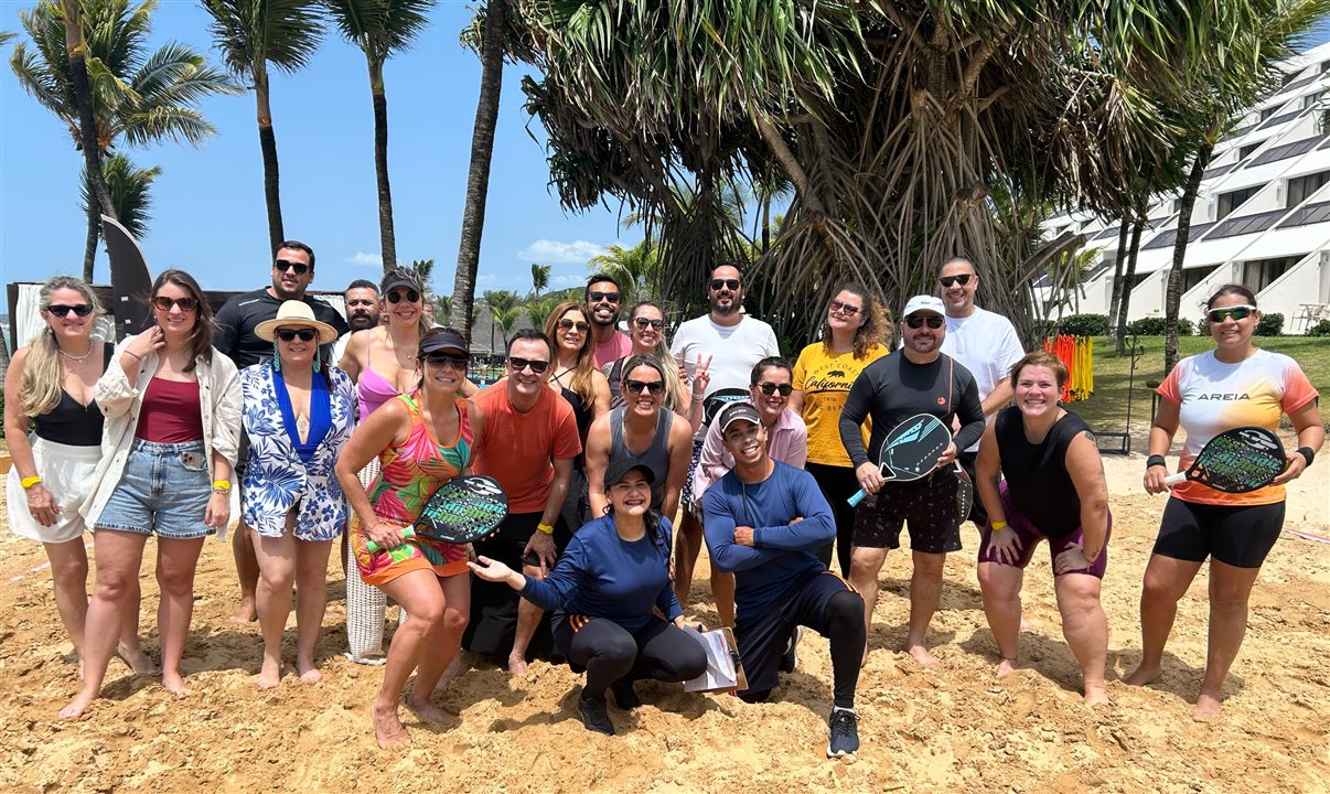 Parceiros do Grupo Wish participaram de torneio de beach tennis neste sábado (16)