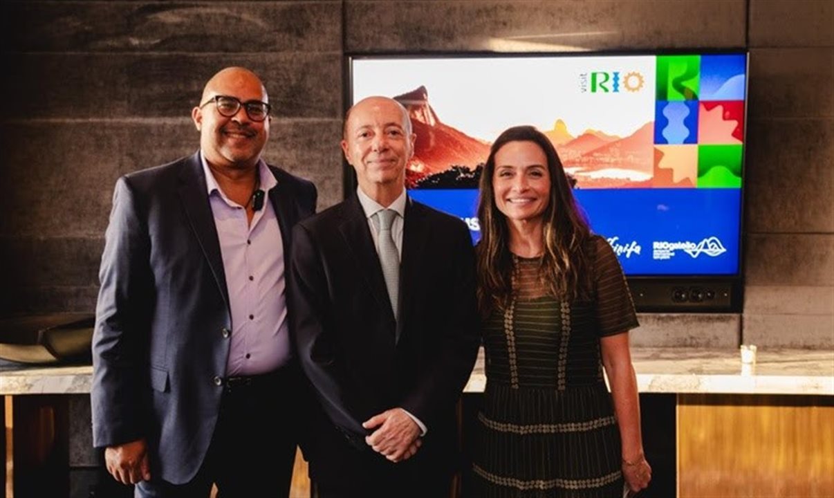 João Rodrigues, representante comercial do Visit Rio nos Estados Unidos; cônsul-geral do Brasil em Nova York, embaixador Adalnio Senna Ganem, e Roberta Werner, diretora-executiva do Visit Rio