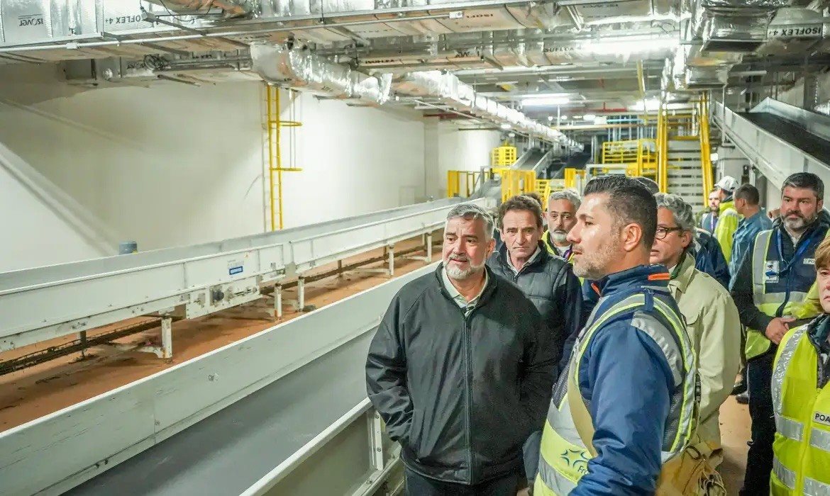 Os ministros do Tribunal de Contas da União, Vital do Rêgo Filho, e da Reconstrução, Paulo Pimenta, visitaram o aeroporto Salgado Filho