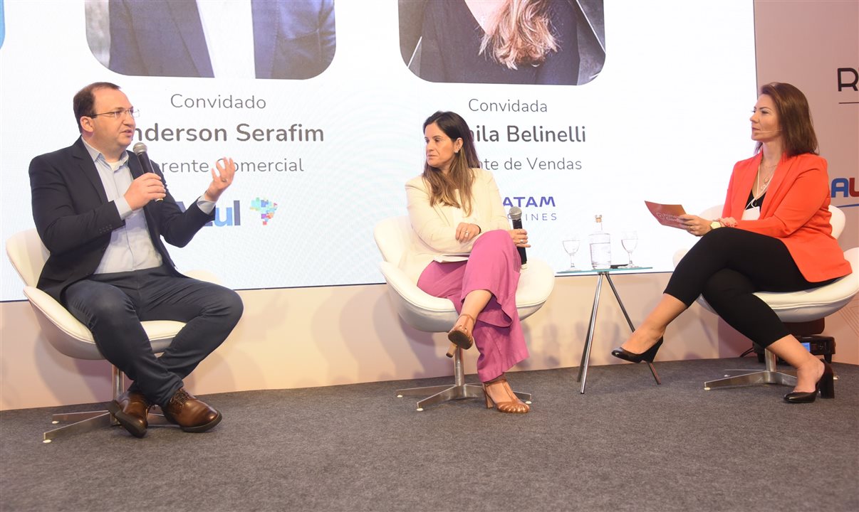 Anderson Serafim (Azul) e Camila Benilenni (Latam) participam de debate mediado por Luana Nogueira (Alagev)