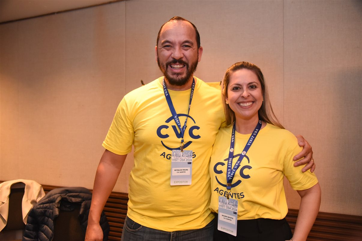 Reynaldo Moura e Naiana Savieto, da CVC, contaram que a empresa está oferecendo R$ 350 de desconto em ingressos para Orlando e 30% de desconto em casas em Las Vegas e Orlando