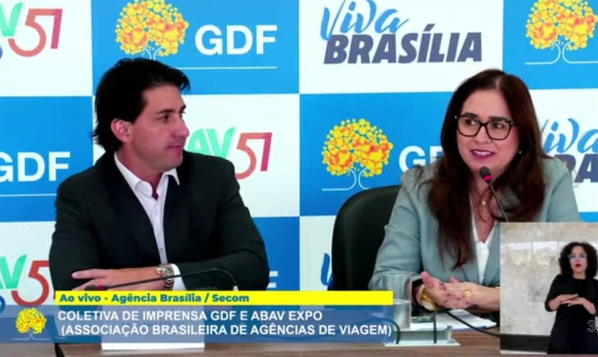 Cristiano Araujo, secretário do Turismo do DF, e Ana Carolina Medeiros, presidente da Abav Nacional, participaram de uma coletiva de imprensa faltando pouco menos de um mês para Abav Expo 2024