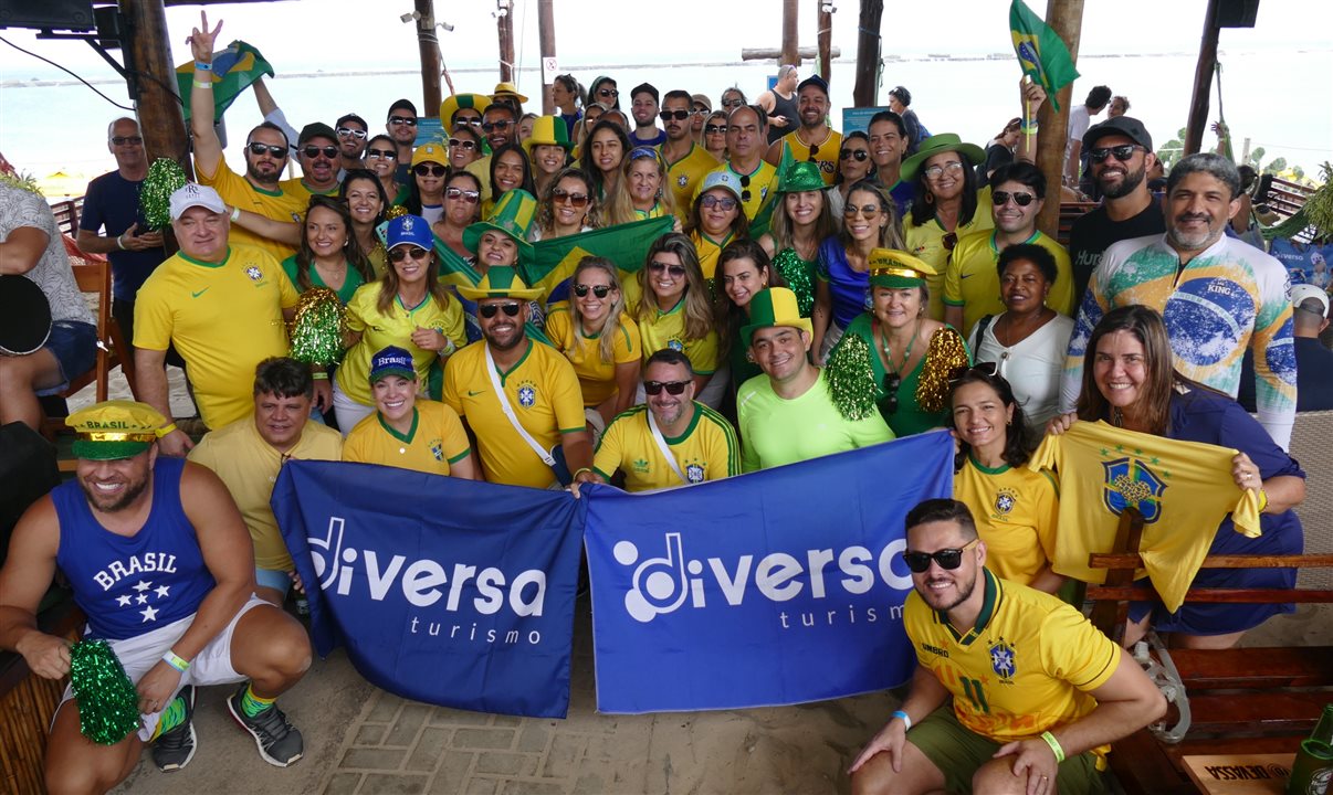 Grupo de agentes de viagens parceiros da Diversa Turismo no Praêro Beach Club, em Barra de São Miguel (AL)