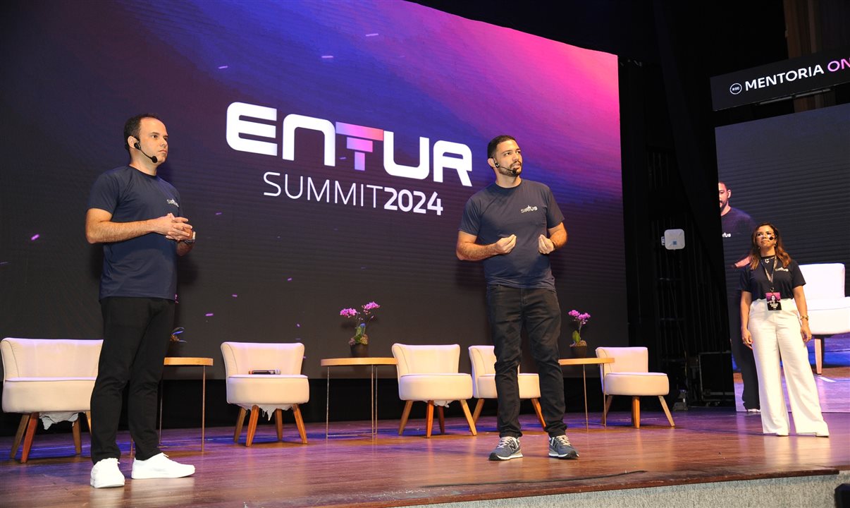 Bruno Barbosa, Fernando Alves e Viviane Assis, do Entur Summit